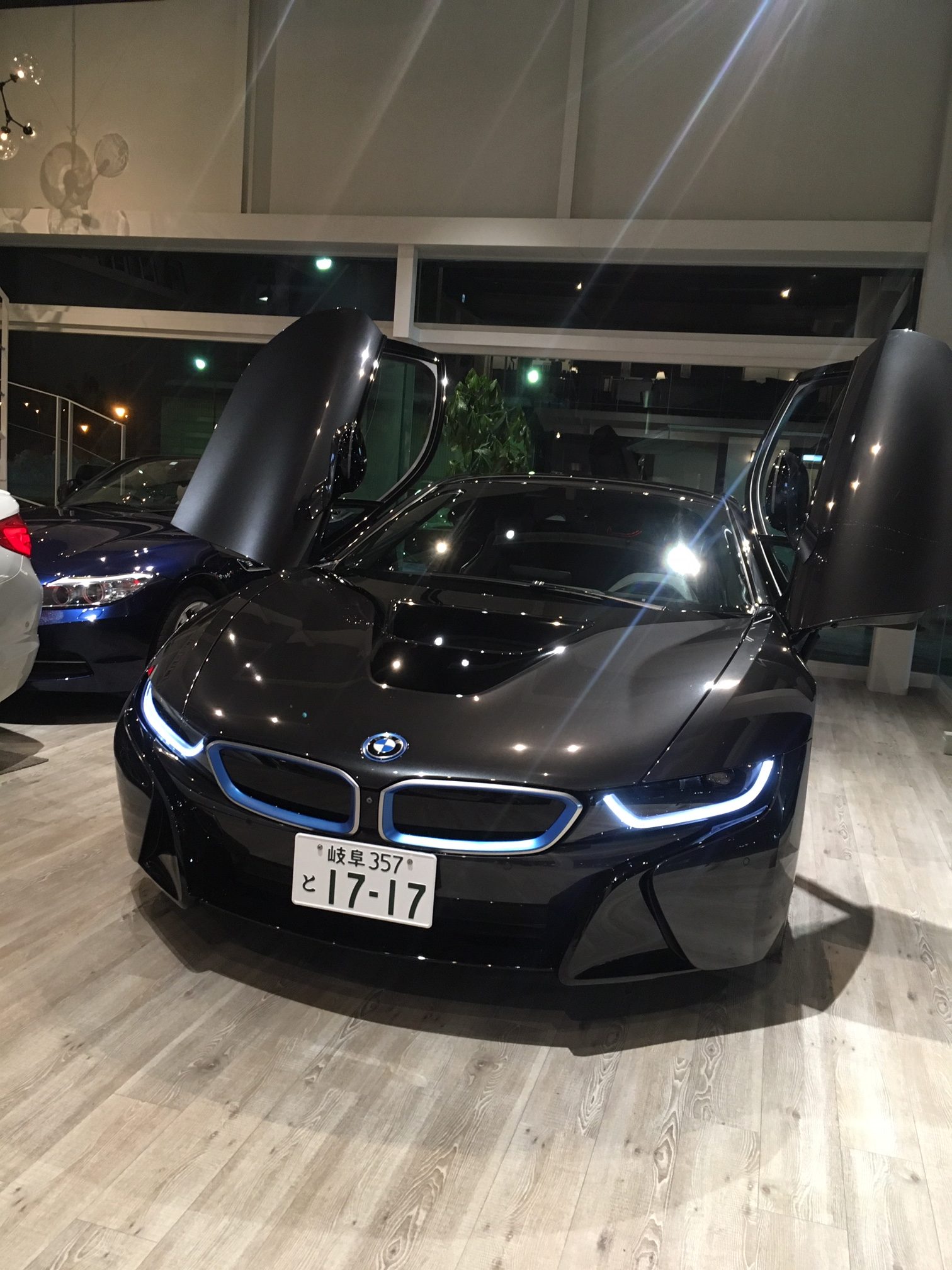 【BMW i８を使い倒してみる】新シリーズ！ i８がお店に来ました