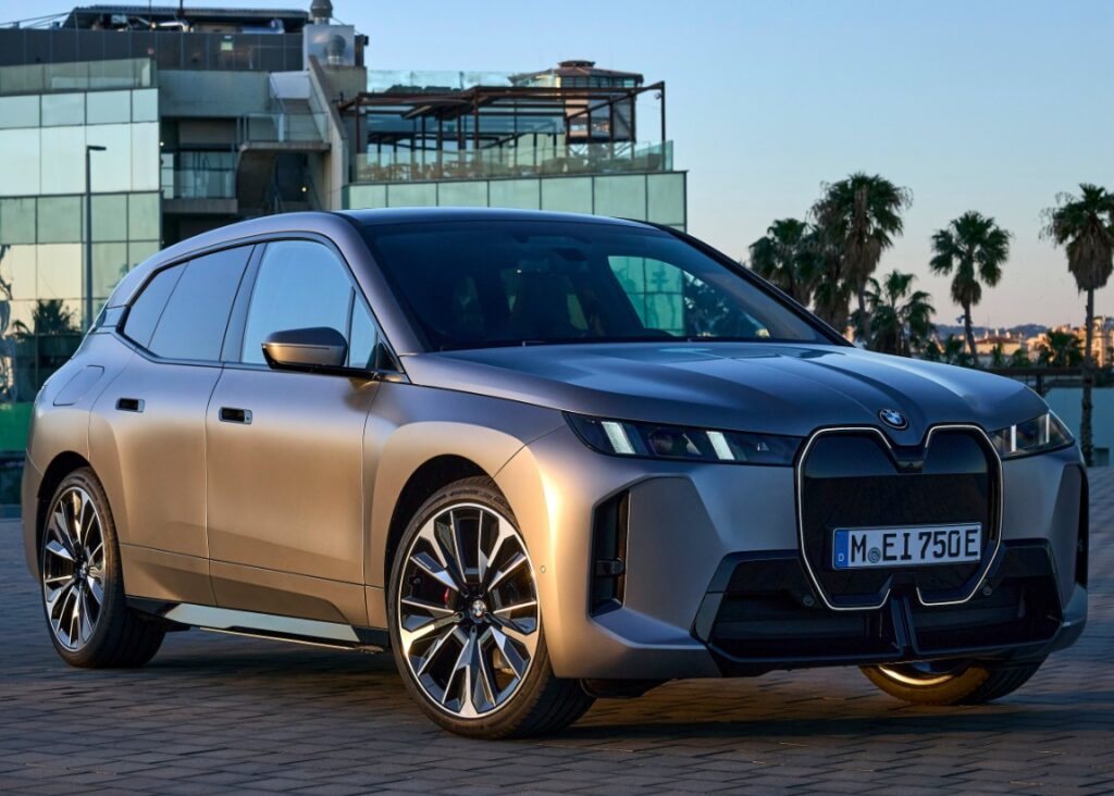 BMWのEV・BMW iX（アイエックス）に乗ってみた